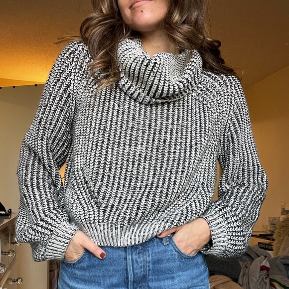 Turtleneck knit sweater - Picture 1 of 3